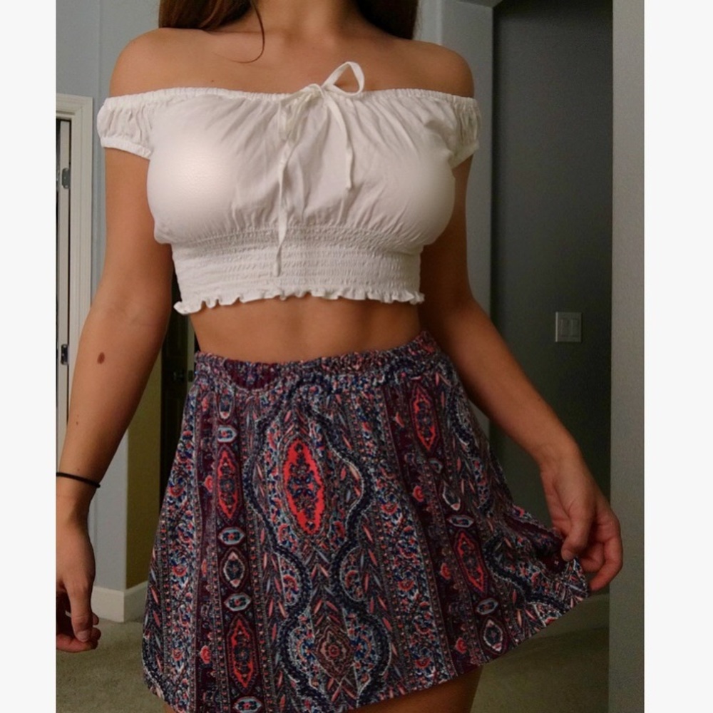 Patterned mini skirt